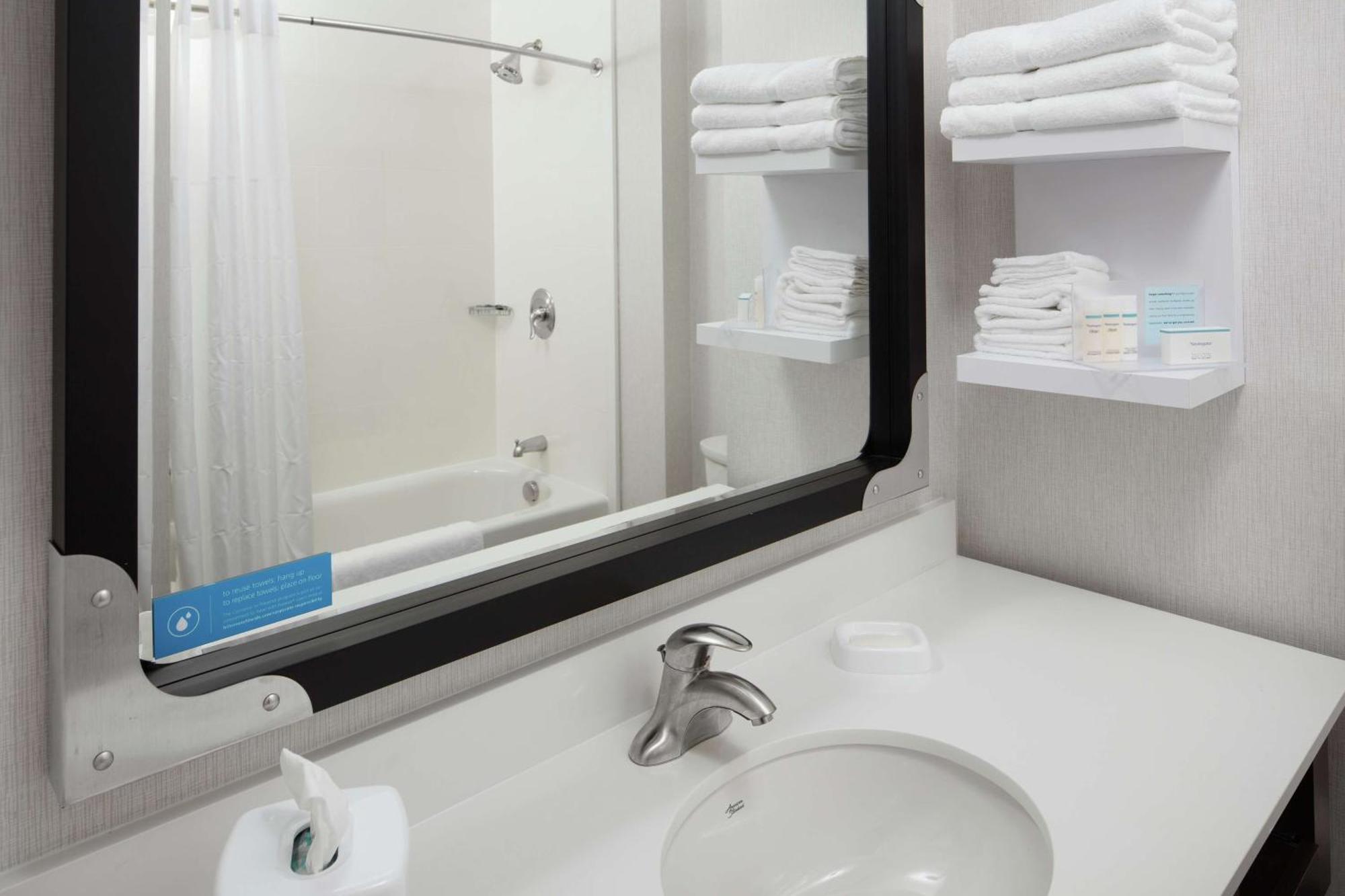 Hampton Inn & Suites Teaneck/Glenpointe Kültér fotó