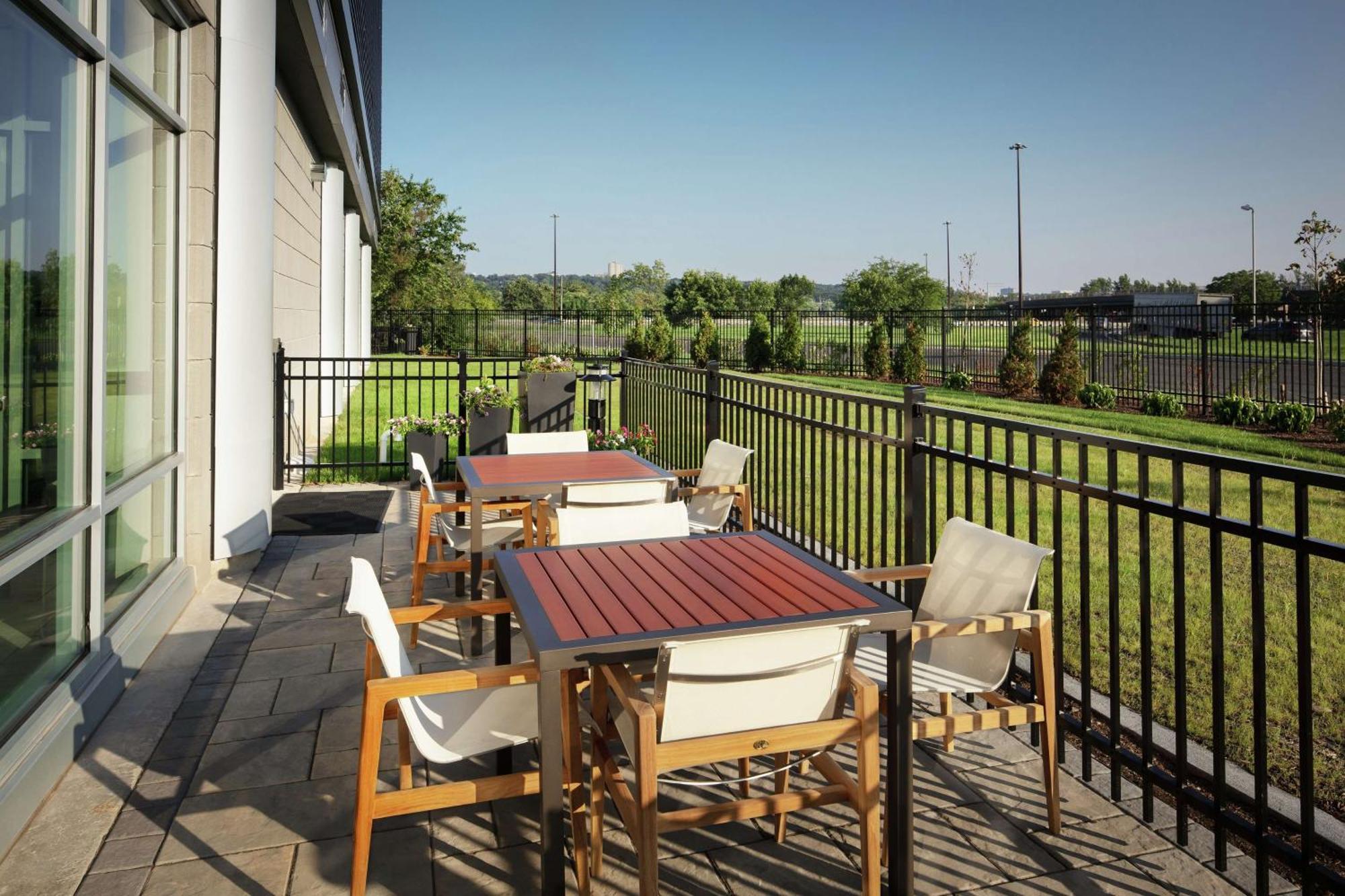 Hampton Inn & Suites Teaneck/Glenpointe Kültér fotó
